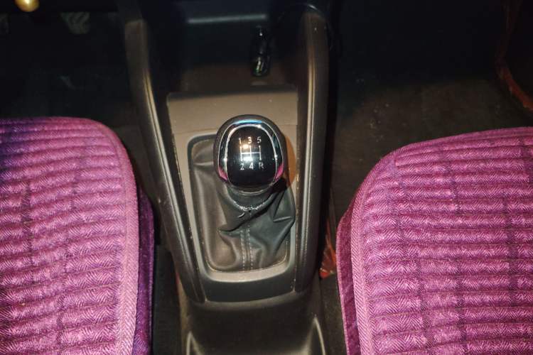 Used Nissan Kicks 2021 1.5L XE Manual Cool Edition Gear Lever