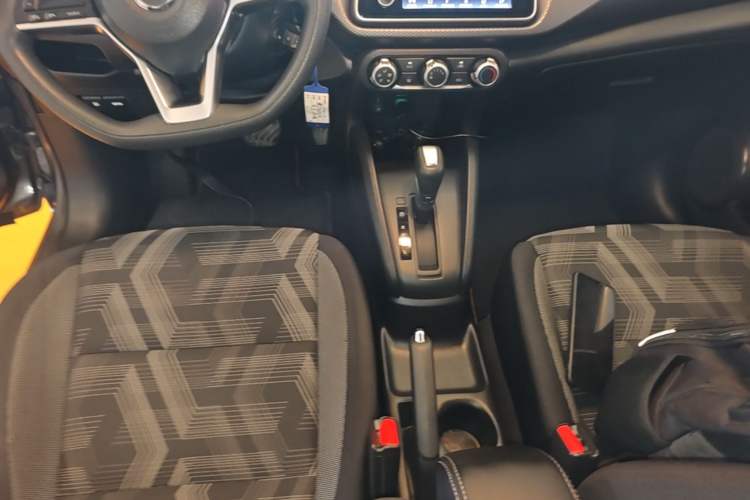 Used Nissan Kicks 2021 1.5L XL CVT Cool Enjoyment Edition Gear Lever