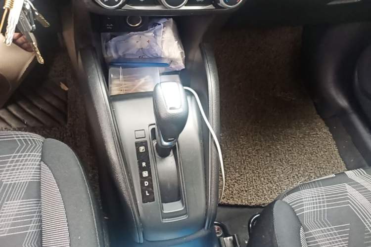 Used Nissan Kicks 2021 1.5L XL CVT Cool Enjoyment Edition Gear Lever