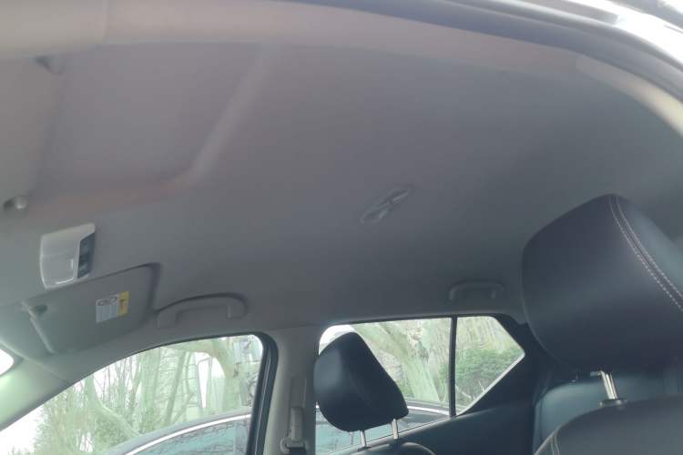 Used Nissan Kicks 2021 1.5L XV CVT Smart Connect Luxury Edition Headliner