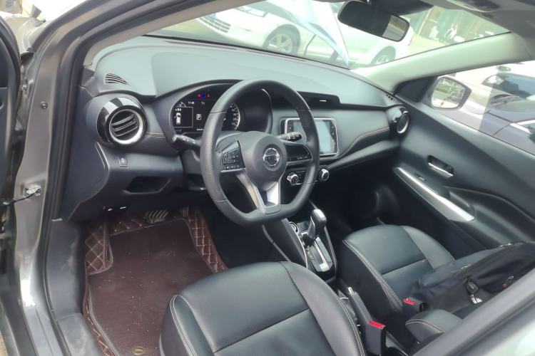 Used Nissan Kicks 2021 1.5L XV CVT Smart Connect Luxury Edition Interior 2