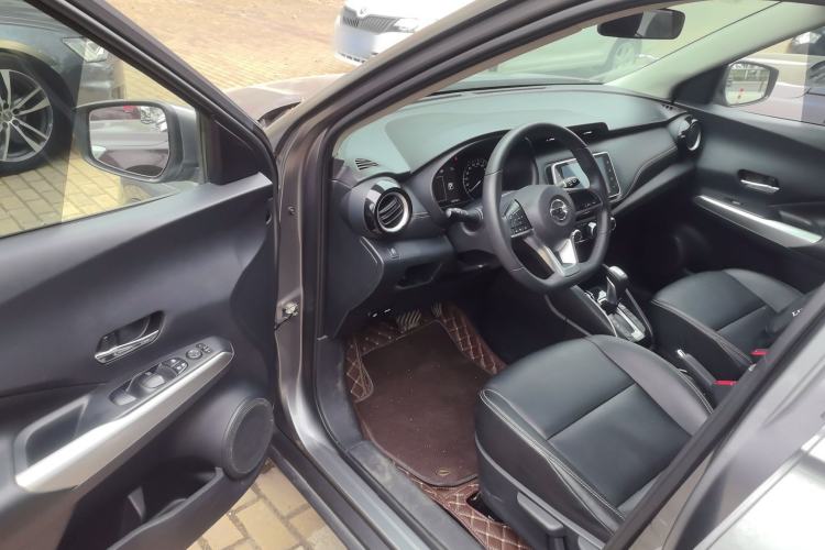 Used Nissan Kicks 2021 1.5L XV CVT Smart Connect Luxury Edition Interior 3