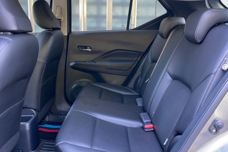 Used Nissan Kicks 2021 1.5L XV CVT Smart Connect Luxury Edition Interior 4