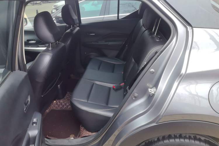 Used Nissan Kicks 2021 1.5L XV CVT Smart Connect Luxury Edition Interior 4