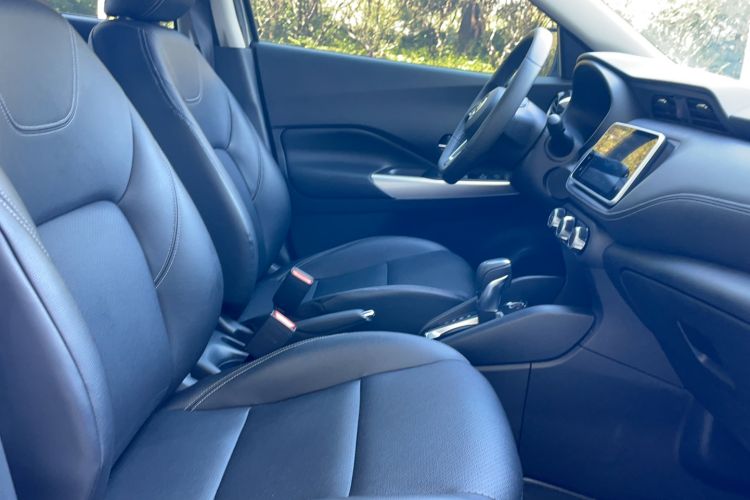 Used Nissan Kicks 2021 1.5L XV CVT Smart Connect Luxury Edition Interior 5