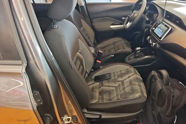 Used Nissan Kicks 2021 1.5L XL CVT Cool Enjoyment Edition Right Front Seat