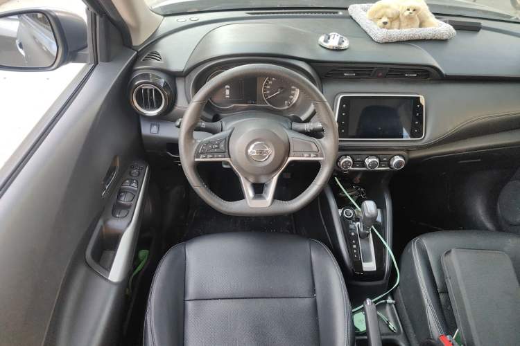 Used Nissan Kicks 2021 1.5L XV CVT Smart Connect Luxury Edition Steering Wheel