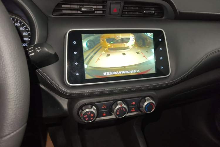 Used Nissan Kicks 2021 1.5L XV CVT Smart Connect Luxury Edition Audio And AC Panel