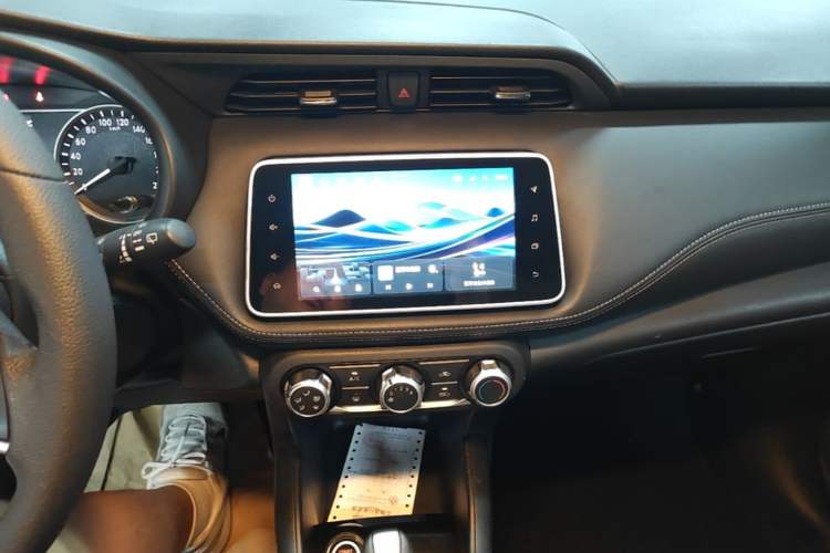 Used Nissan Kicks 2021 1.5L XV CVT Smart Connect Luxury Edition Audio And AC Panel