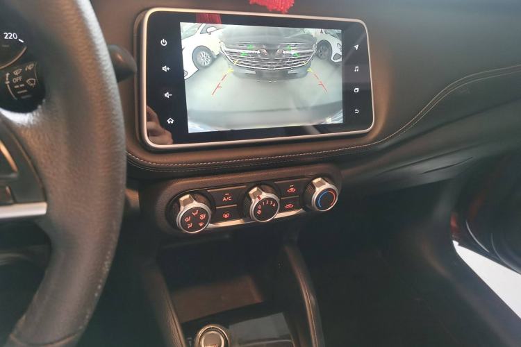 Used Nissan Kicks 2021 1.5L XV CVT Smart Connect Luxury Edition Audio And AC Panel