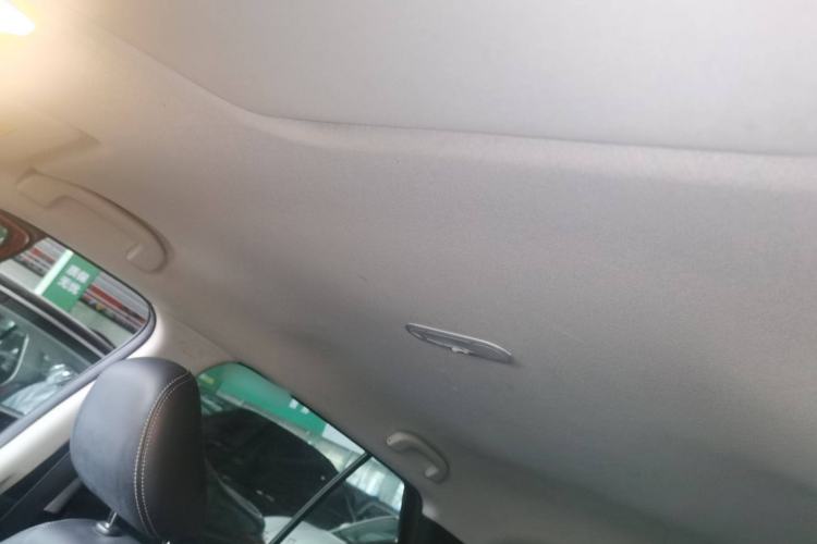 Used Nissan Kicks 2021 1.5L XV CVT Smart Connect Luxury Edition Headliner