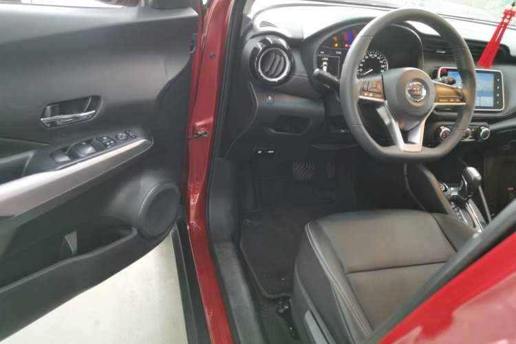 Used Nissan Kicks 2021 1.5L XV CVT Smart Connect Luxury Edition Interior 3