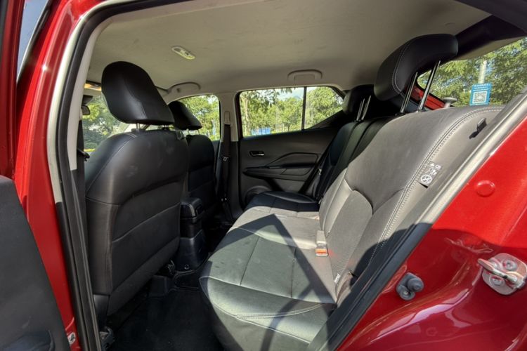 Used Nissan Kicks 2021 1.5L XV CVT Smart Connect Luxury Edition Interior 3