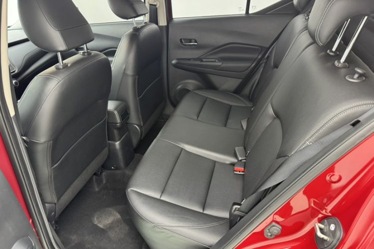 Used Nissan Kicks 2021 1.5L XV CVT Smart Connect Luxury Edition Interior 4