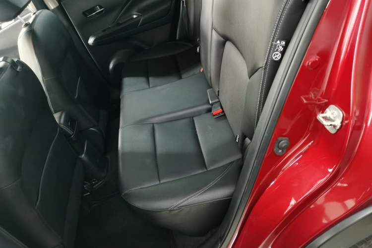 Used Nissan Kicks 2021 1.5L XV CVT Smart Connect Luxury Edition Interior 4
