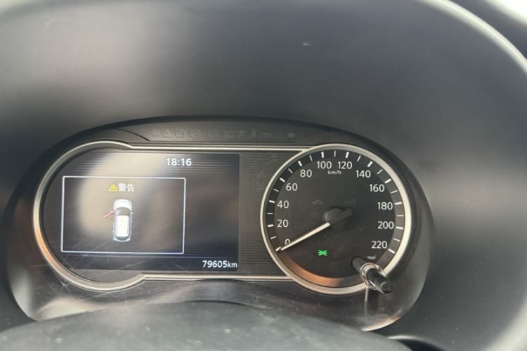Used Nissan Kicks 2021 1.5L XV CVT Smart Connect Luxury Edition Interior 6