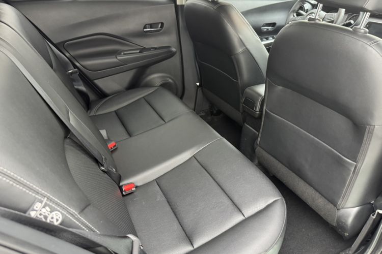 Used Nissan Kicks 2021 1.5L XV CVT Smart Connect Luxury Edition Interior 7