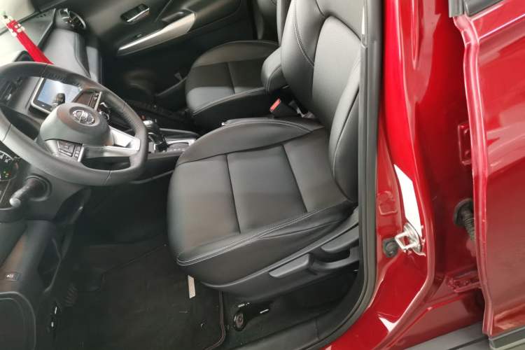 Used Nissan Kicks 2021 1.5L XV CVT Smart Connect Luxury Edition Left Front Seat