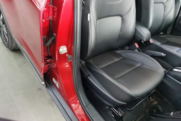 Used Nissan Kicks 2021 1.5L XV CVT Smart Connect Luxury Edition Right Front Seat