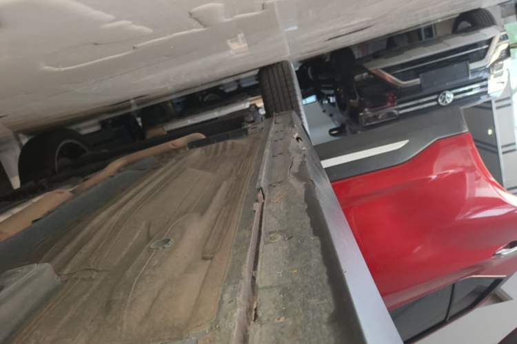 Used Nissan Kicks 2021 1.5L XV CVT Smart Connect Luxury Edition Right Side Sill