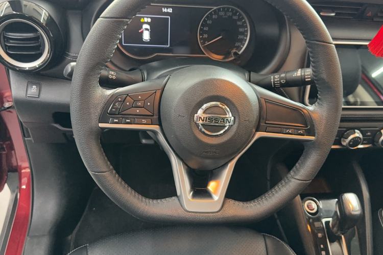 Used Nissan Kicks 2021 1.5L XV CVT Smart Connect Luxury Edition Steering Wheel
