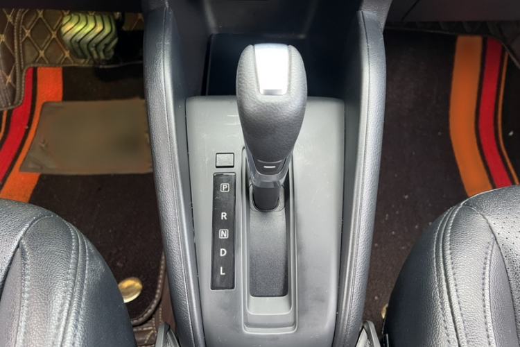 Used Nissan Kicks 2021 1.5L XL CVT Cool Enjoyment Edition Gear Lever