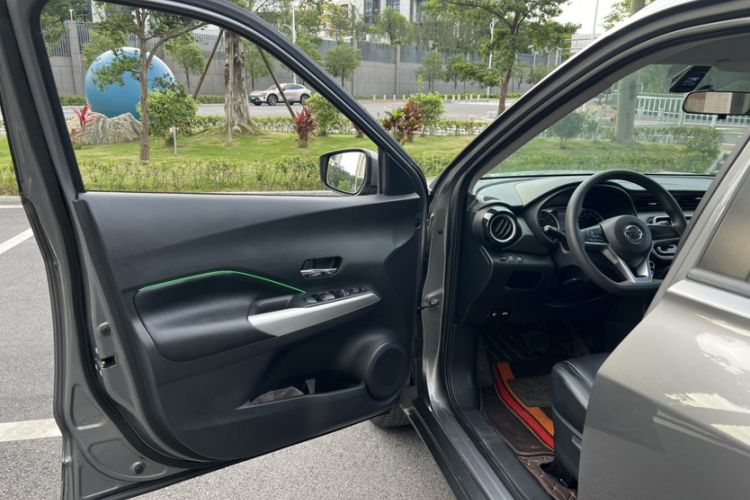 Used Nissan Kicks 2021 1.5L XL CVT Cool Enjoyment Edition Interior 2