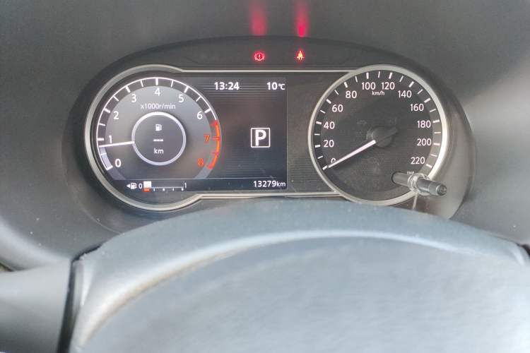 Used Nissan Kicks 2021 1.5L XV CVT Smart Connect Luxury Edition Odometer Close Up
