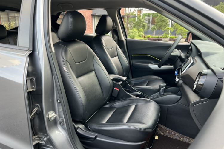Used Nissan Kicks 2021 1.5L XL CVT Cool Enjoyment Edition Right Front Seat