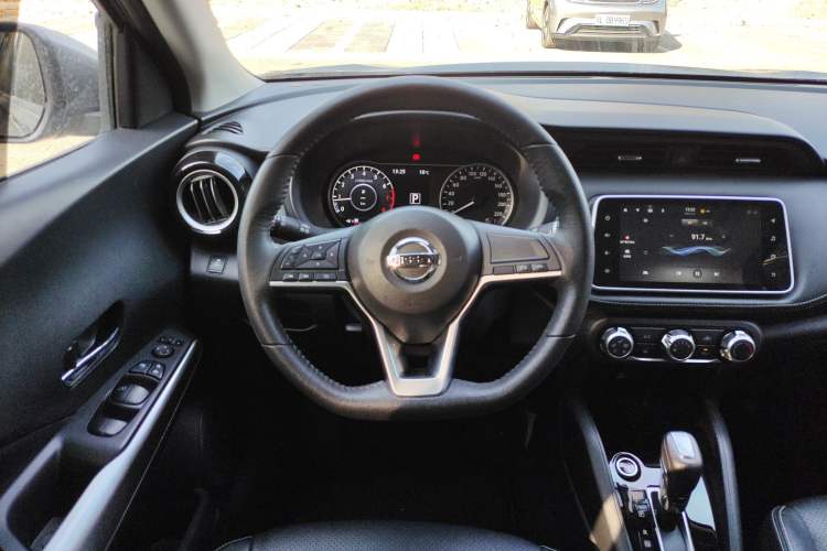 Used Nissan Kicks 2021 1.5L XV CVT Smart Connect Luxury Edition Steering Wheel