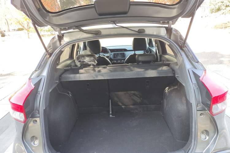 Used Nissan Kicks 2021 1.5L XV CVT Smart Connect Luxury Edition Trunk