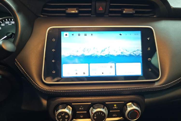 Used Nissan Kicks 2021 1.5L XV CVT Smart Connect Luxury Edition Audio And AC Panel