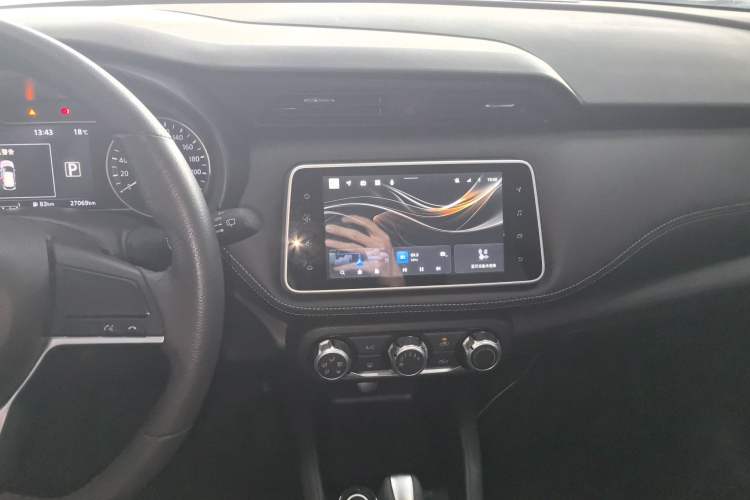 Used Nissan Kicks 2021 1.5L XV CVT Smart Connect Luxury Edition Audio And AC Panel