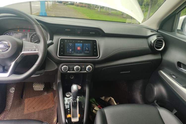 Used Nissan Kicks 2021 1.5L XV CVT Smart Connect Luxury Edition Audio And AC Panel