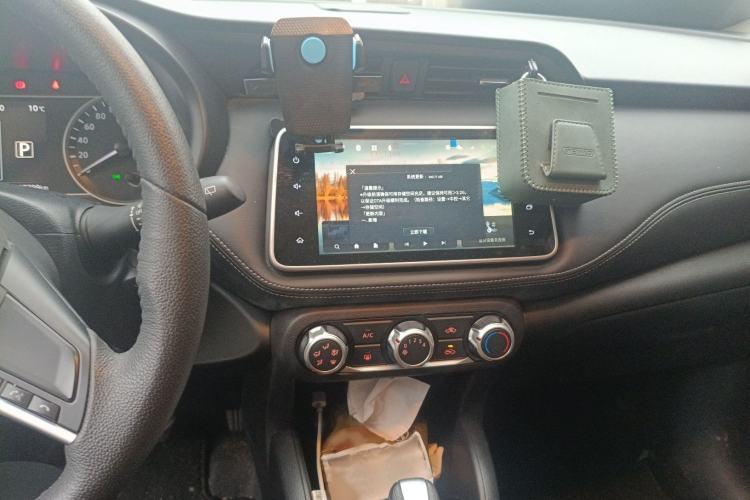Used Nissan Kicks 2021 1.5L XV CVT Smart Connect Luxury Edition Audio And AC Panel