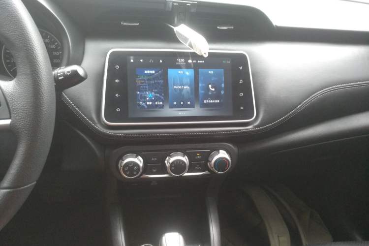 Used Nissan Kicks 2021 1.5L XV CVT Smart Connect Luxury Edition Audio And AC Panel