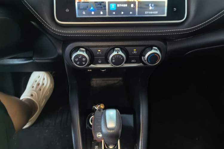 Used Nissan Kicks 2021 1.5L XV CVT Smart Connect Luxury Edition Audio And AC Panel