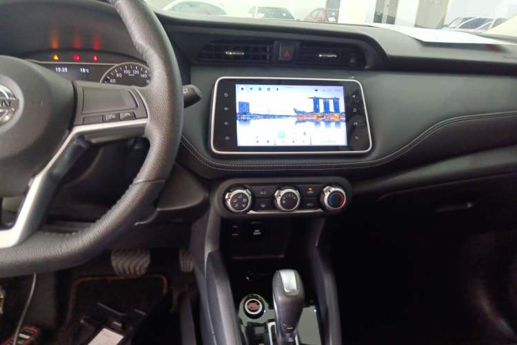 Used Nissan Kicks 2021 1.5L XV CVT Smart Connect Luxury Edition Audio And AC Panel