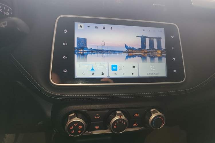 Used Nissan Kicks 2021 1.5L XV CVT Smart Connect Luxury Edition Audio And AC Panel
