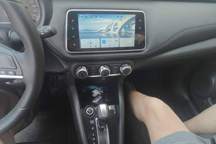 Used Nissan Kicks 2021 1.5L XV CVT Smart Connect Luxury Edition Audio And AC Panel