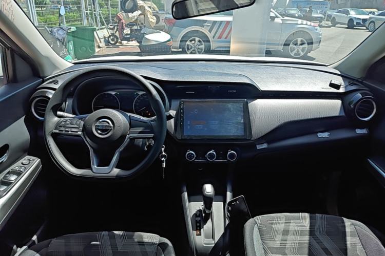Used Nissan Kicks 2021 1.5L XL CVT Cool Enjoyment Edition Center Console