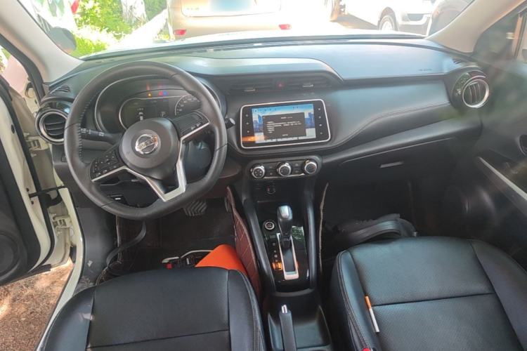 Used Nissan Kicks 2021 1.5L XV CVT Smart Connect Luxury Edition Center Console