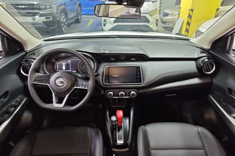 Used Nissan Kicks 2021 1.5L XV CVT Smart Connect Luxury Edition Center Console