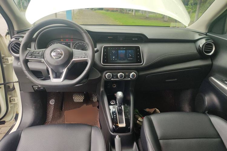 Used Nissan Kicks 2021 1.5L XV CVT Smart Connect Luxury Edition Center Console