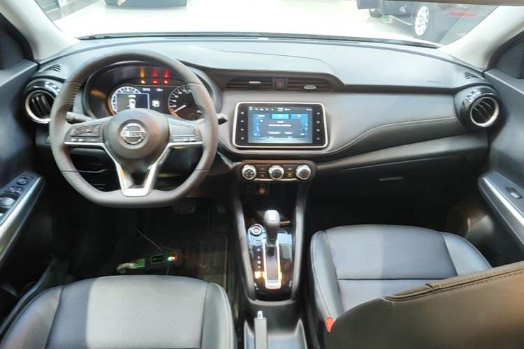 Used Nissan Kicks 2021 1.5L XV CVT Smart Connect Luxury Edition Center Console
