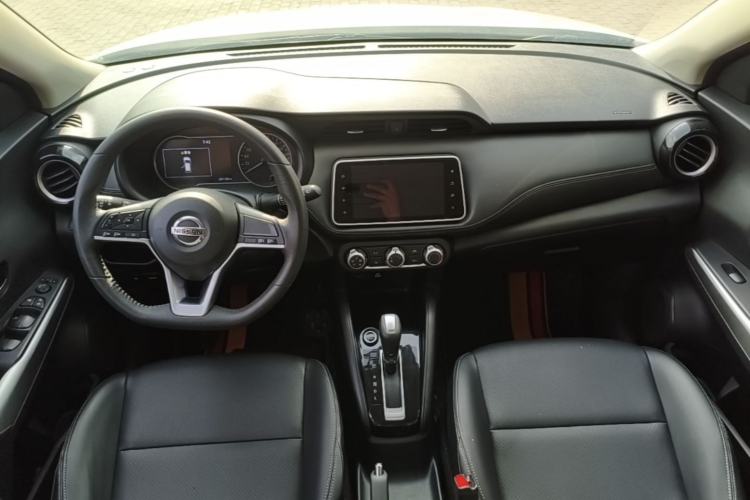 Used Nissan Kicks 2021 1.5L XV CVT Smart Connect Luxury Edition Center Console