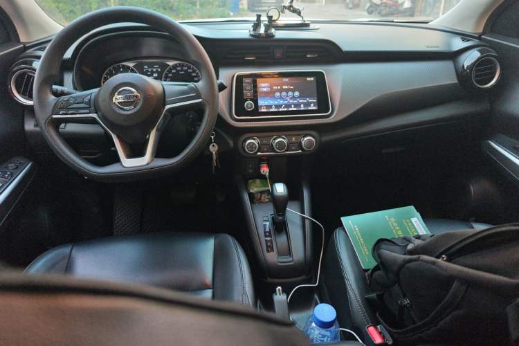 Used Nissan Kicks 2021 1.5L XL CVT Cool Enjoyment Edition Center Console