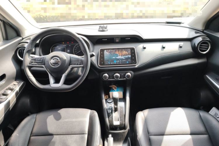 Used Nissan Kicks 2021 1.5L XV CVT Smart Connect Luxury Edition Center Console