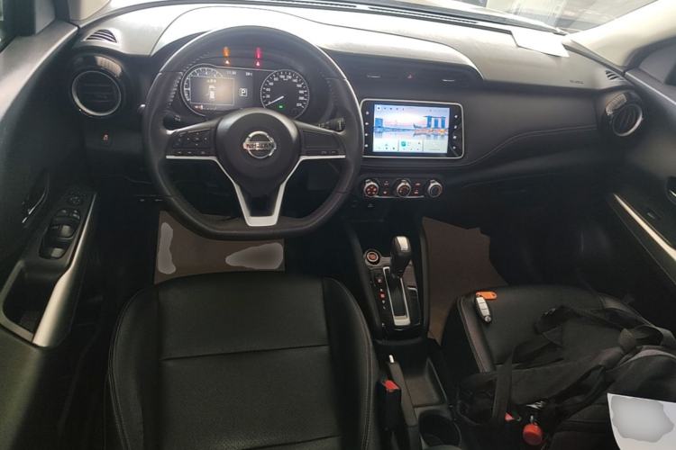 Used Nissan Kicks 2021 1.5L XV CVT Smart Connect Luxury Edition Center Console