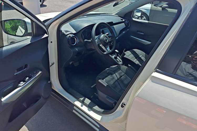 Used Nissan Kicks 2021 1.5L XL CVT Cool Enjoyment Edition Driver Seat